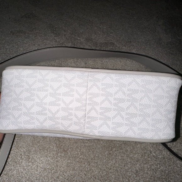 MK Michael Kors Connie Small Camera Bag - Picture 4 of 11